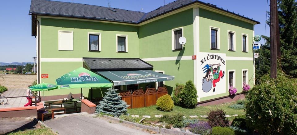 Property building, Restaurant/places to eat, Balcony/Terrace