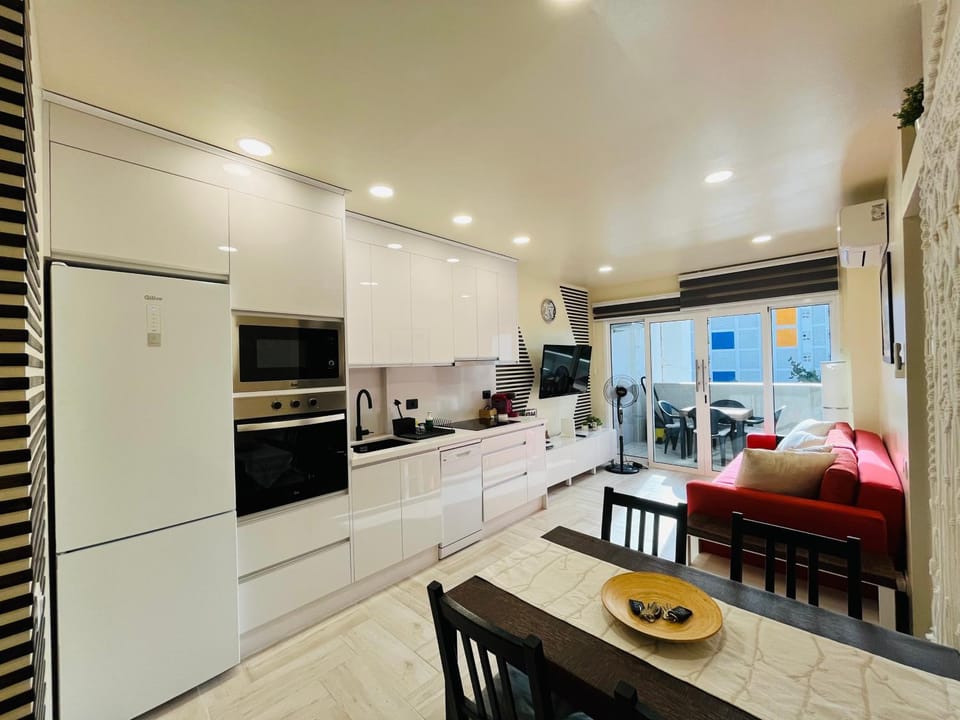 Communal lounge/ TV room, TV and multimedia, Kitchen or kitchenette, Living room, Seating area, Dining area, dishwasher, minibar, oven, pet friendly, stove, kitchen