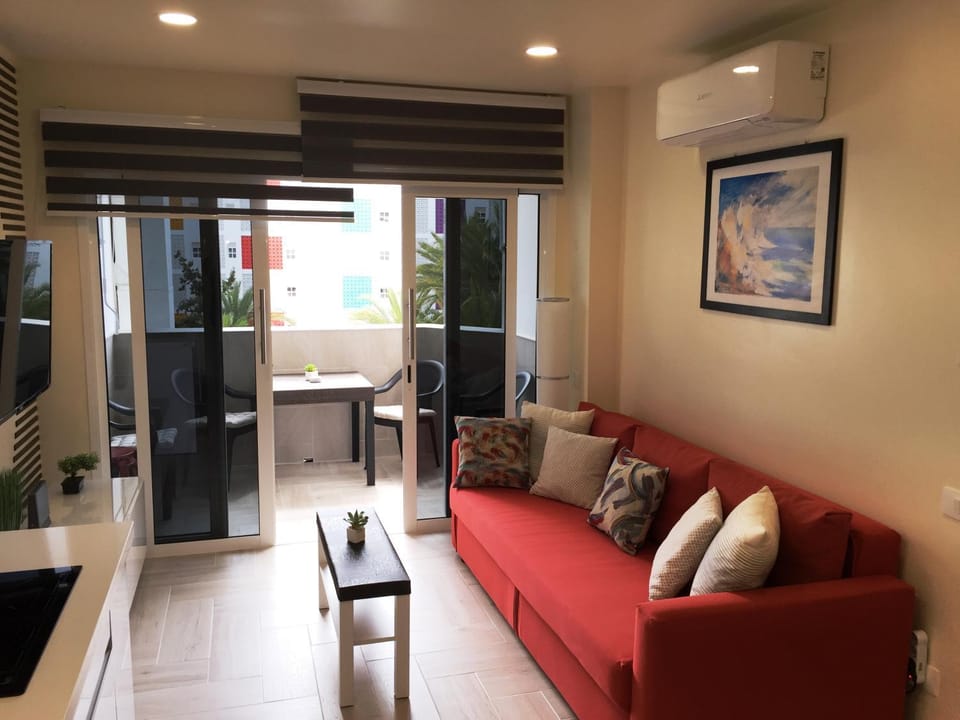 Communal lounge/ TV room, TV and multimedia, Balcony/Terrace, Kitchen or kitchenette, Living room, Seating area, Dining area, soundproof, air conditioner