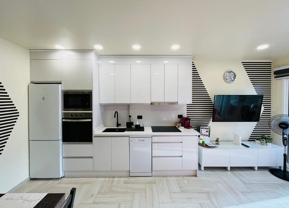 Communal lounge/ TV room, TV and multimedia, Kitchen or kitchenette, Living room, Seating area, Dining area, dishwasher, microwave, oven, pet friendly, soundproof, stove, toaster, air conditioner