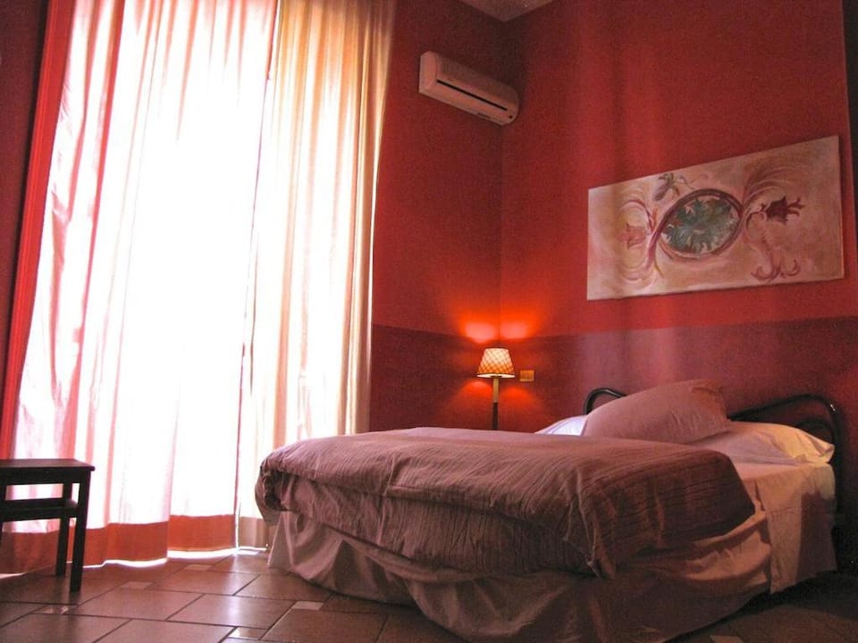 Chiaia B&B Bed and Breakfast in Naples