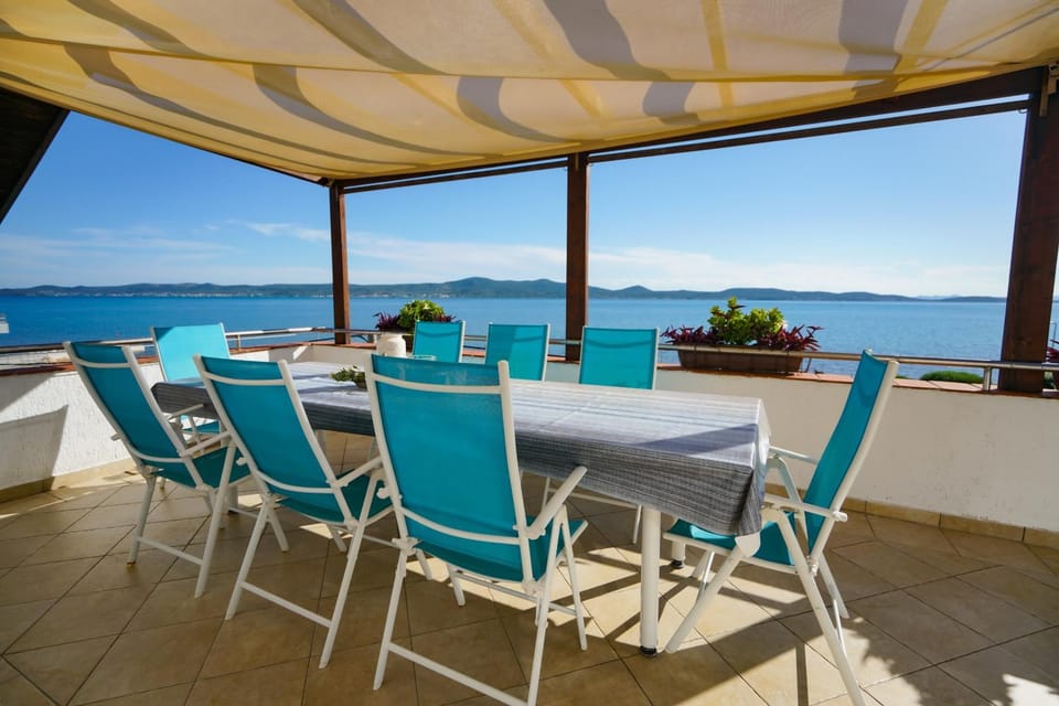 Day, View (from property/room), Balcony/Terrace, Dining area, Sea view