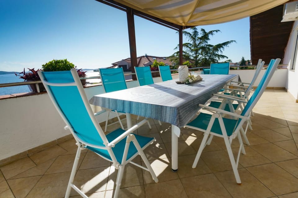Day, Natural landscape, Balcony/Terrace, Dining area, Sea view