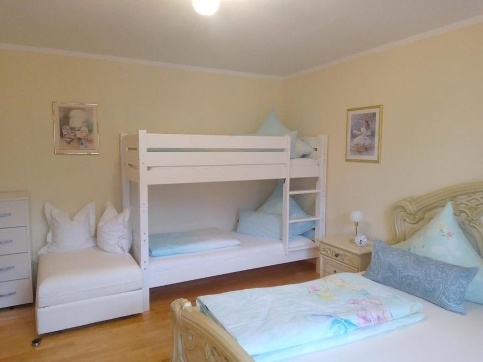 Bed, Bedroom, bunk bed