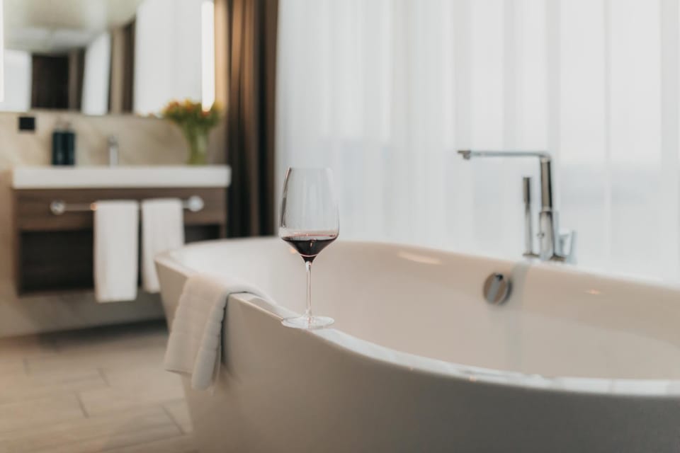 Bathroom, Decorative detail, Decorative detail, Bath