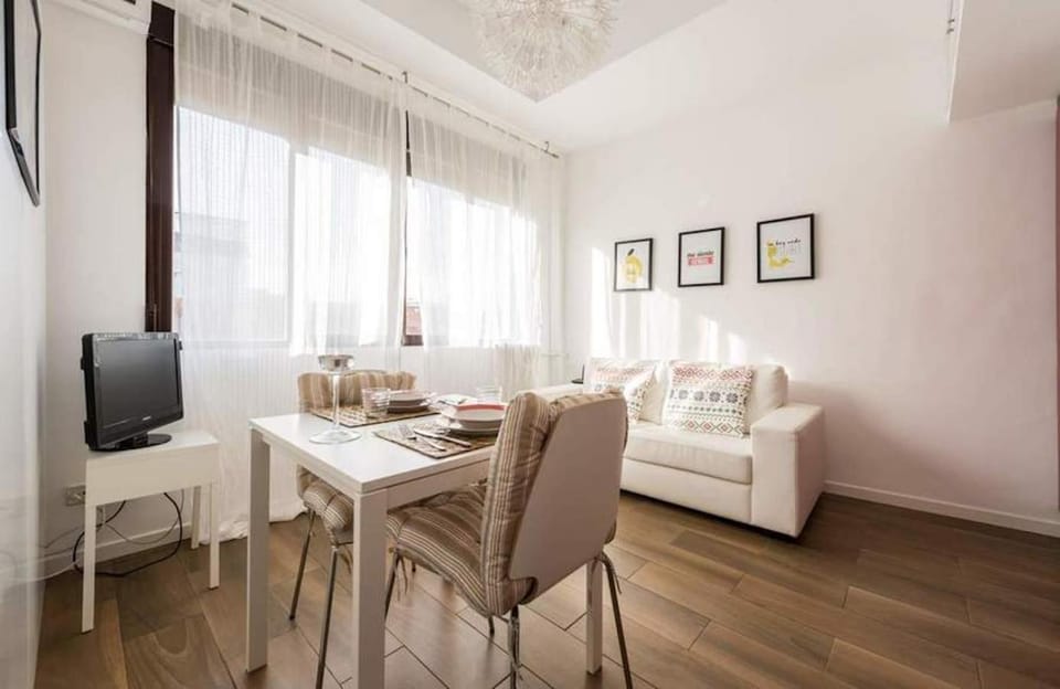 Living room, Decorative detail, Decorative detail, Seating area, Dining area