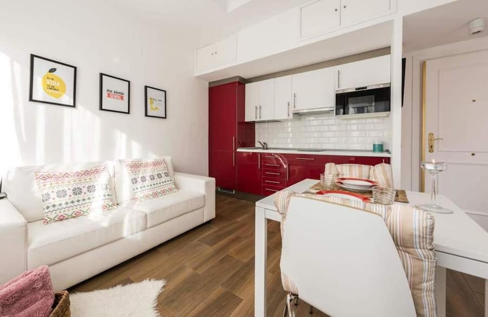 Kitchen or kitchenette, Living room, Decorative detail, Seating area, Dining area