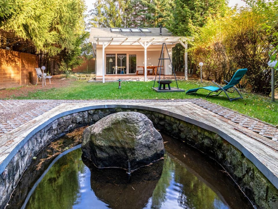 Property building, Neighbourhood