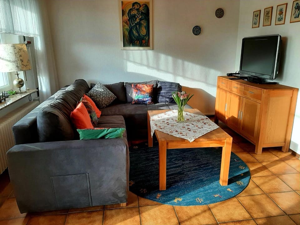 Neighbourhood, Living room