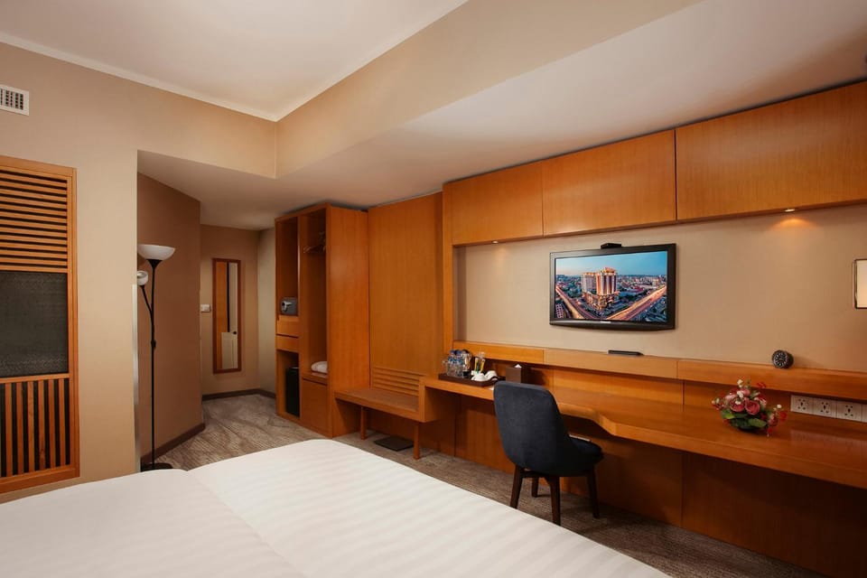 Bed, TV and multimedia, Photo of the whole room, Bedroom, hair dresser, wardrobe