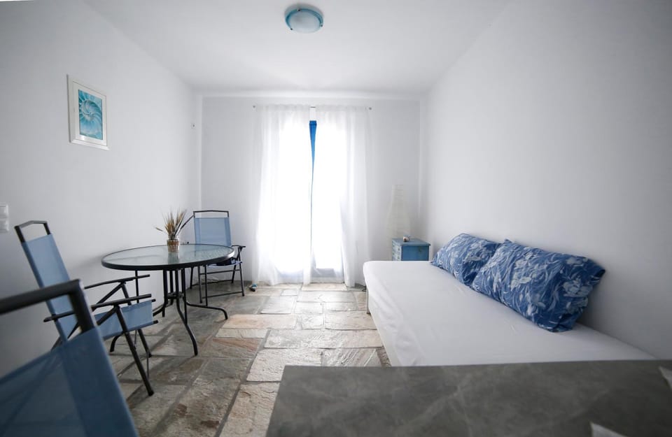 Seating area, kitchen