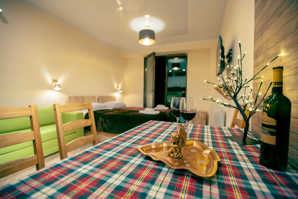 TV and multimedia, Kitchen or kitchenette, Living room, Seating area, Dining area, Bedroom