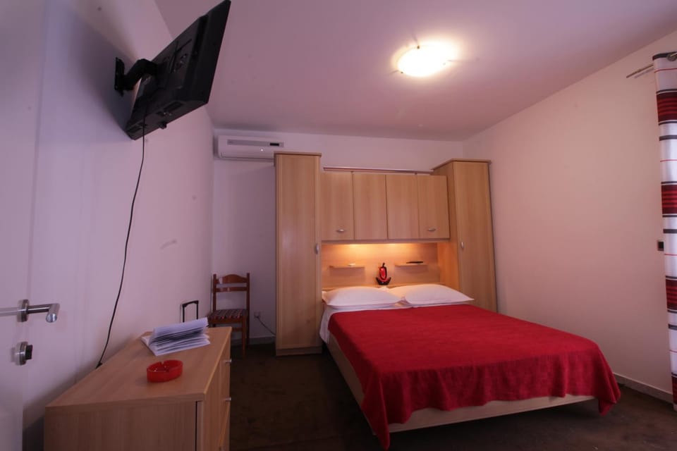 Apartments Meira br4 Bed and Breakfast in Split-Dalmatia County
