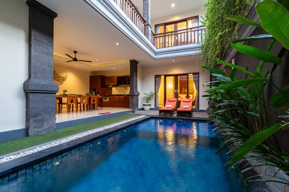 Pool view, Swimming pool, sunbed