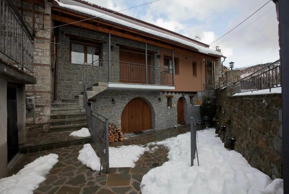 Facade/entrance, Balcony/Terrace
