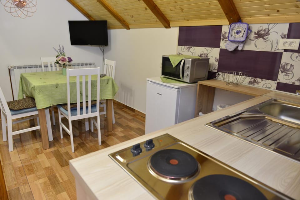 TV and multimedia, Kitchen or kitchenette, Dining area