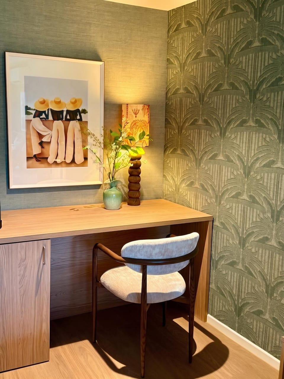 furniture, minibar