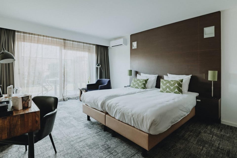 Bed, Bedroom, air conditioner