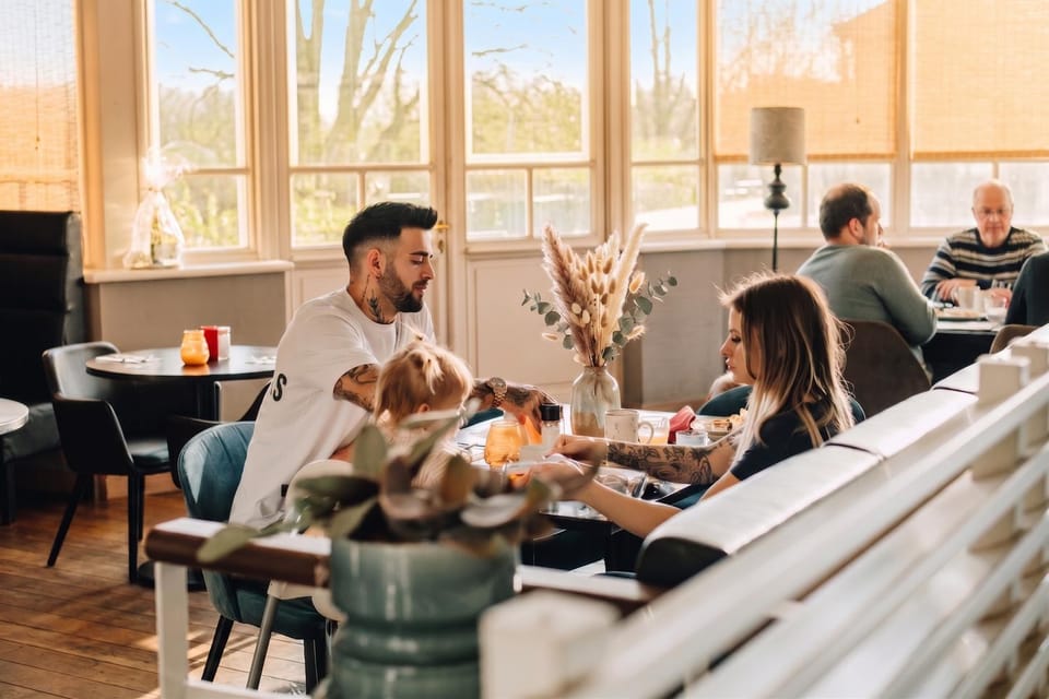 Restaurant/places to eat, Breakfast, Lunch