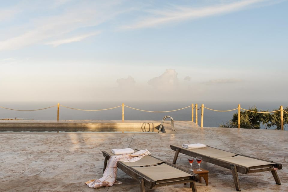 Swimming pool, Location