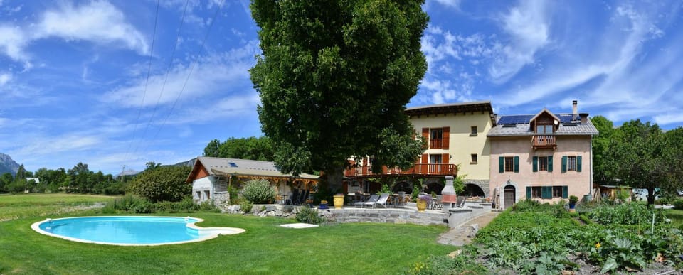 Property building, Garden, Garden view, Swimming pool