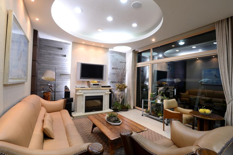 Living room, Photo of the whole room