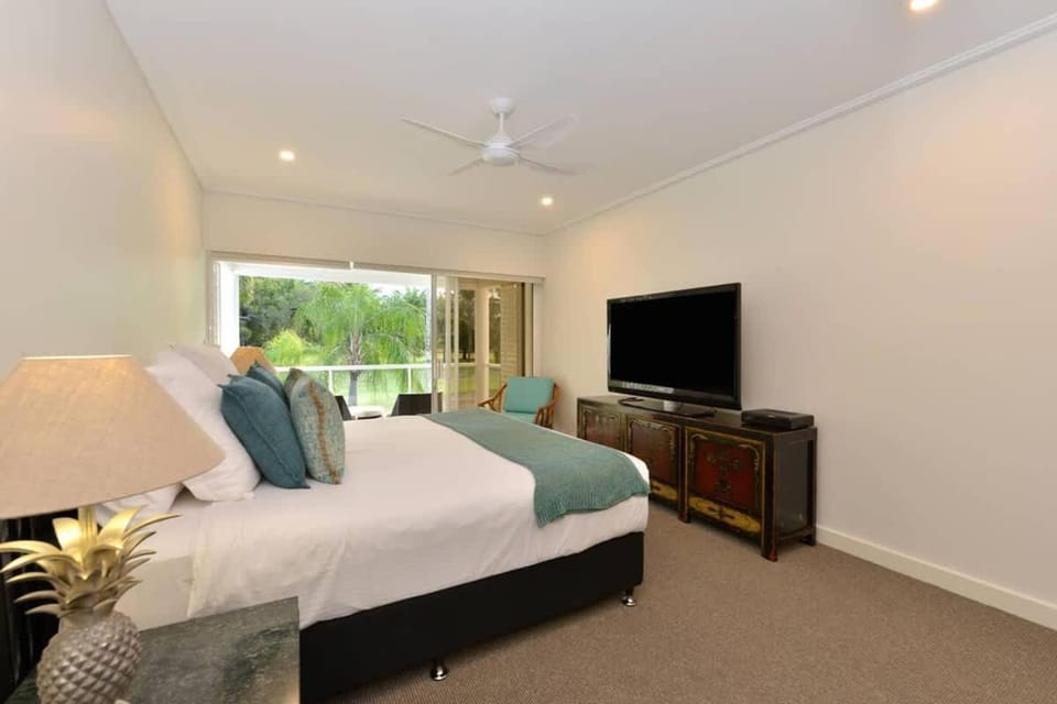 Fairway Vistas - A Group Escape at Mirage Resort House in Port Douglas