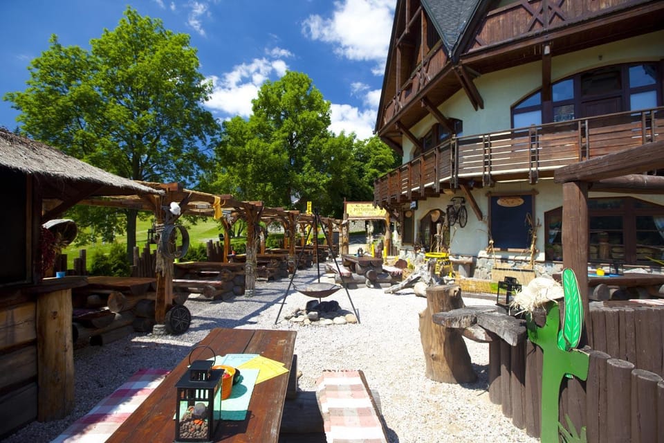 Property building, Restaurant/places to eat, Balcony/Terrace, Breakfast