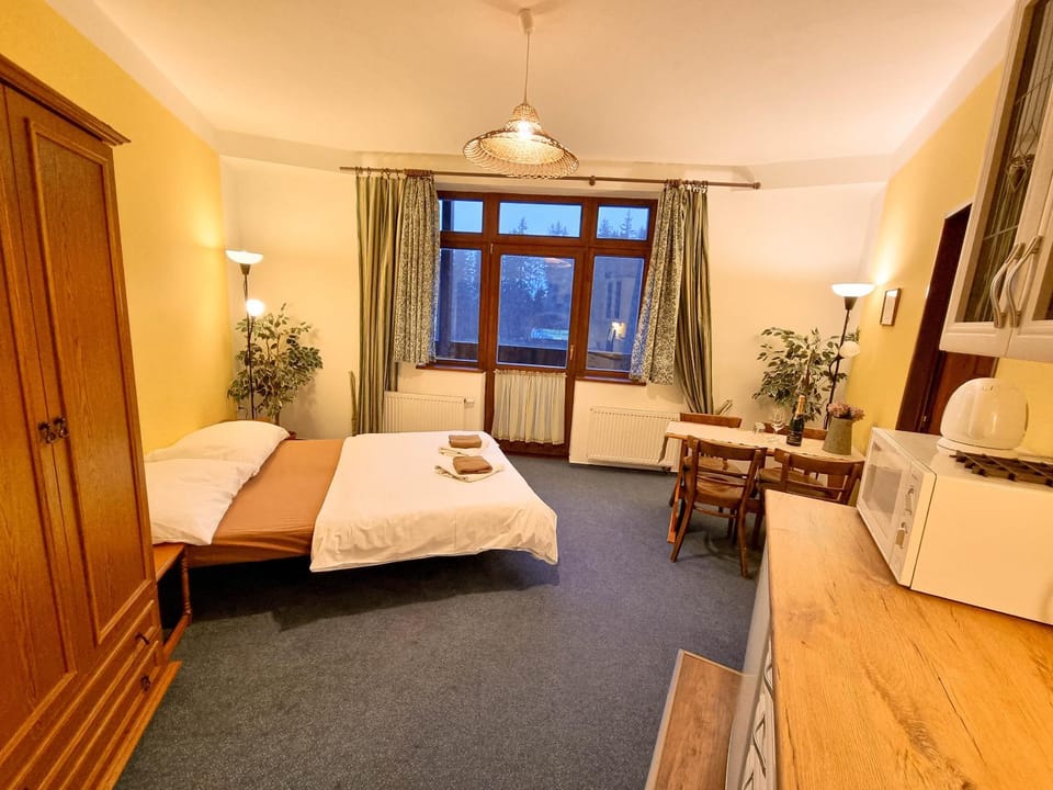 Kitchen or kitchenette, Living room, Mountain view