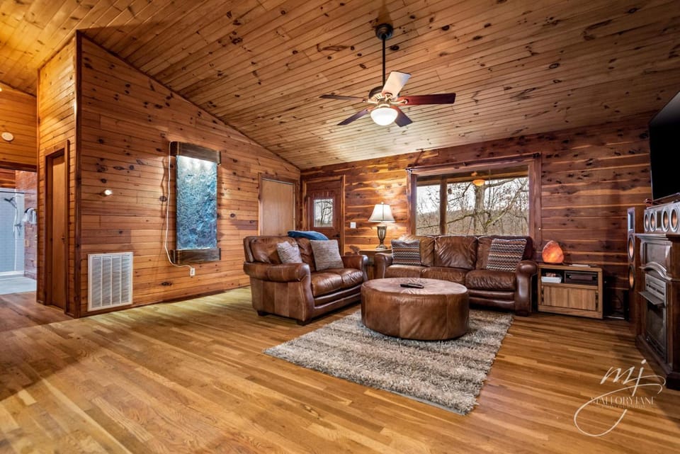Fly Away Cabin- Modern, Serene, And Convenient Cabin in Buffalo River