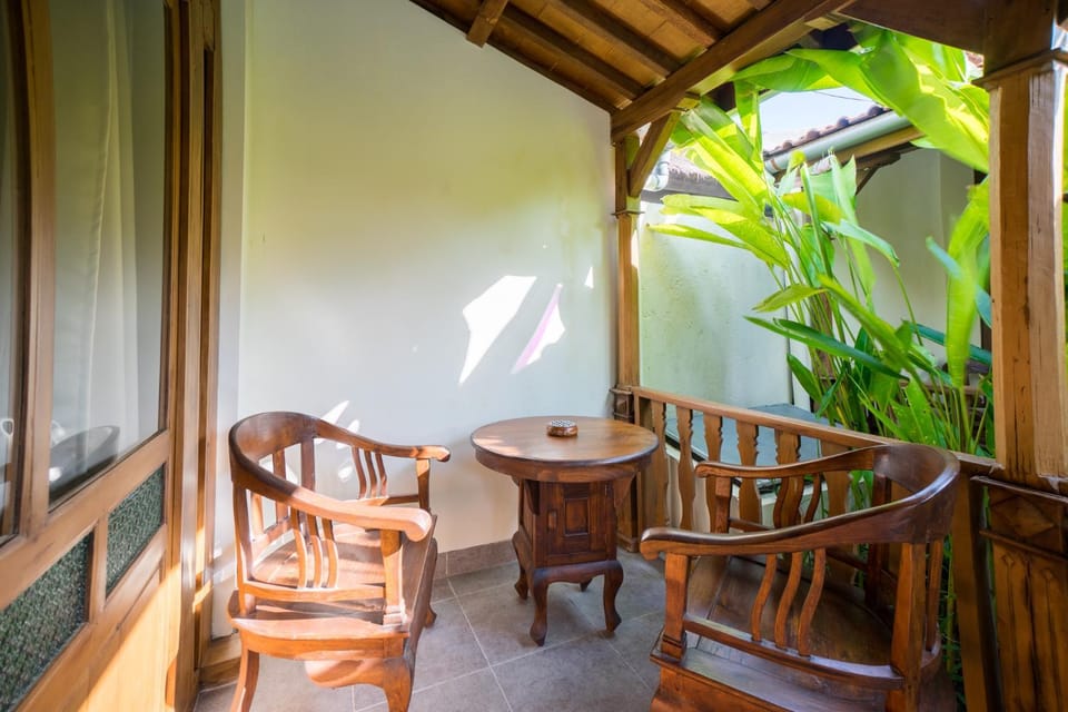 Patio, Living room