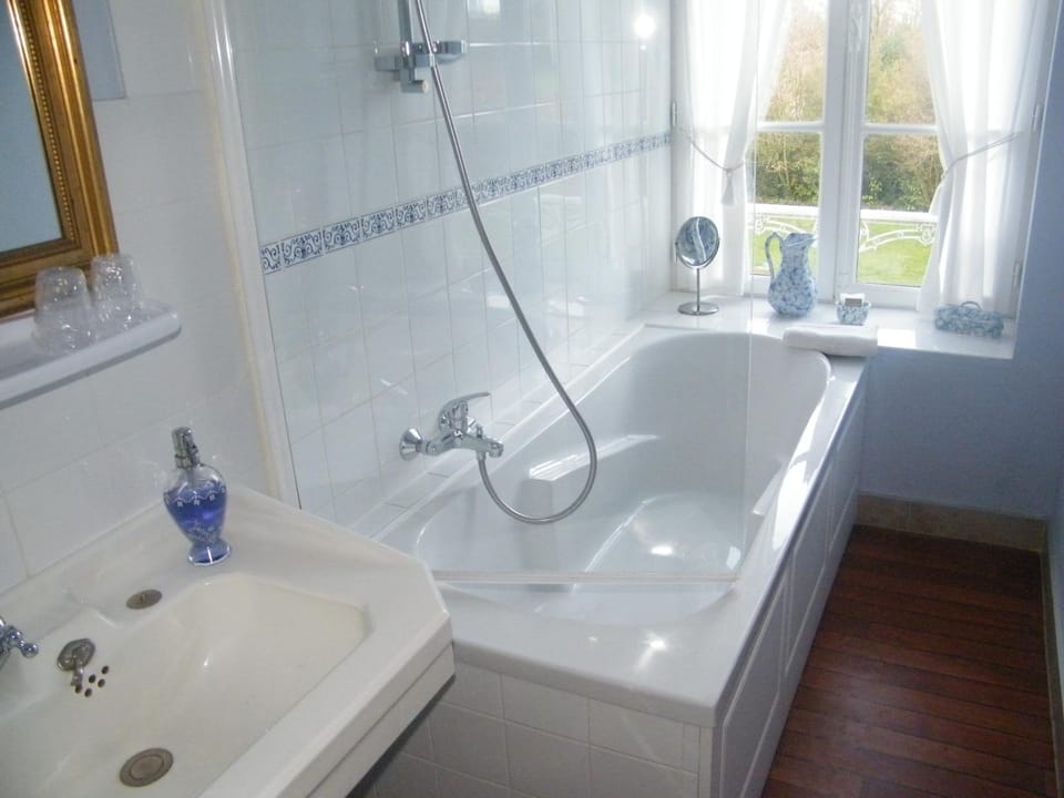 Bathroom, Bath