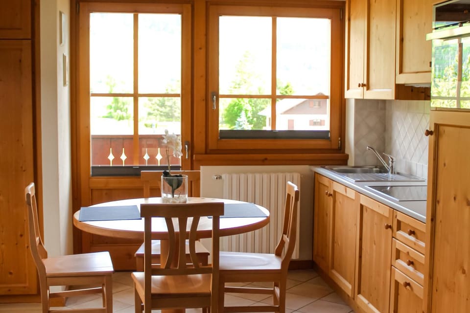 Kitchen or kitchenette, Dining area, microwave, oven, stove