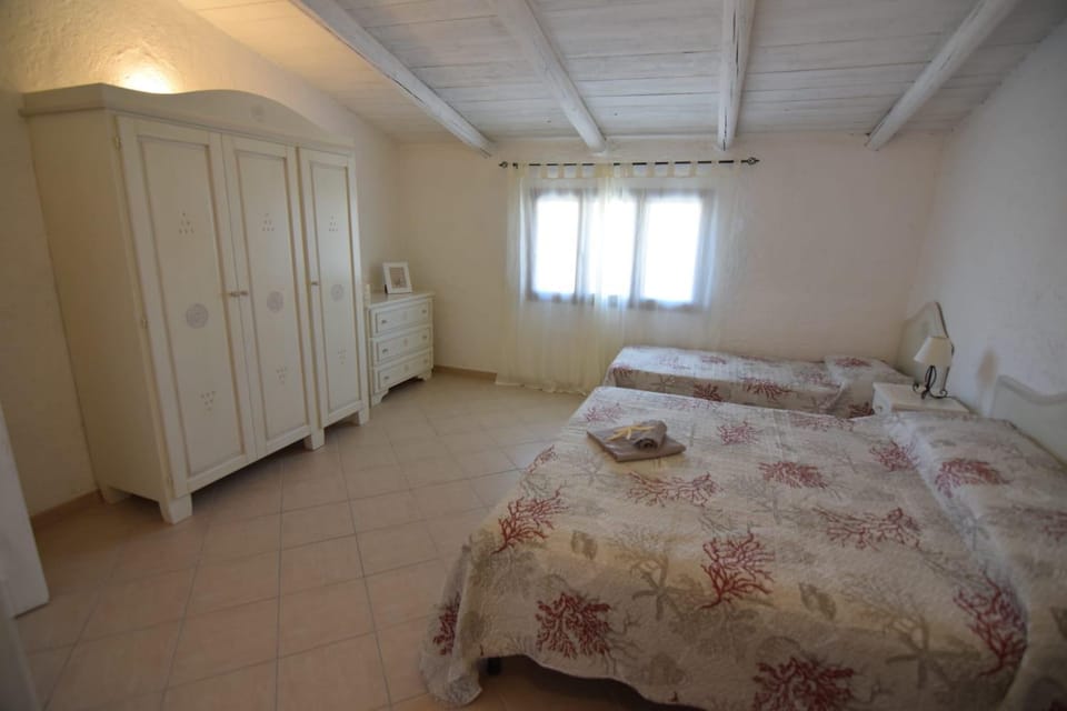 Bed, Photo of the whole room, Bedroom, towels, wardrobe
