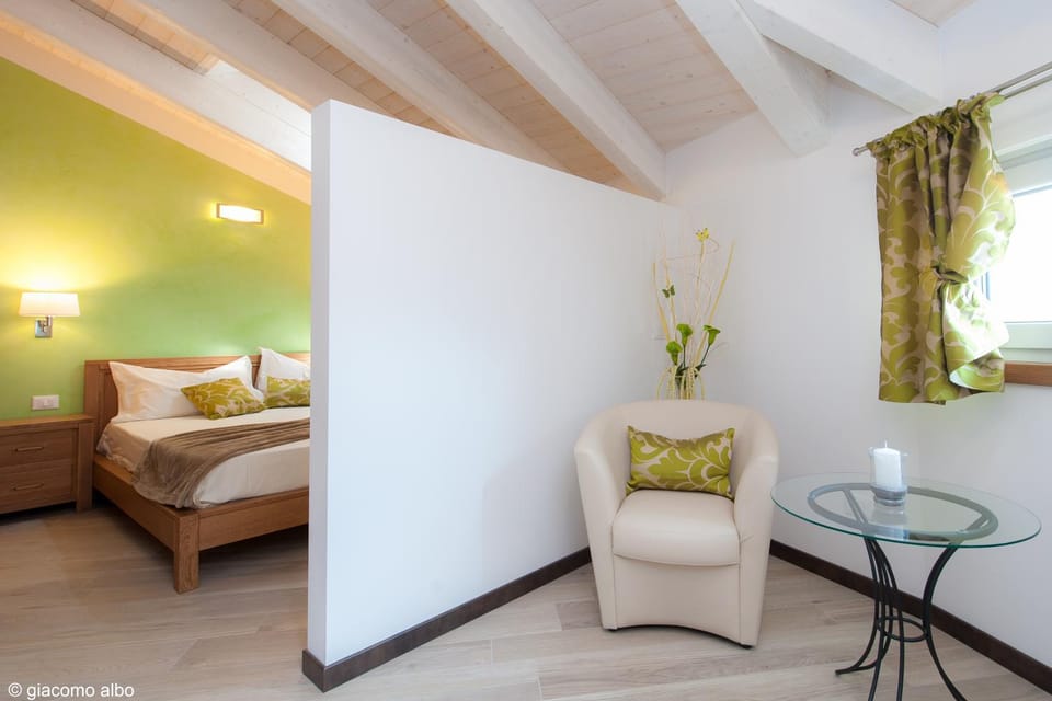 Bed, Living room, Photo of the whole room, Seating area, Bedroom