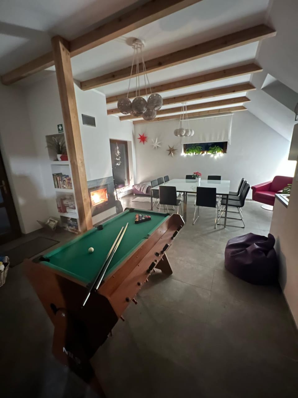Communal lounge/ TV room, Billiard, Game Room, Seating area, flat iron