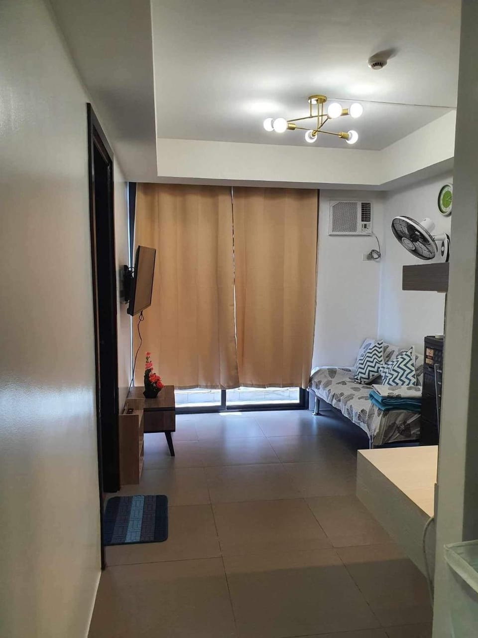 A Home with a view, 1 Bdrm with balcony and Netflix Access Apartment in Pasig