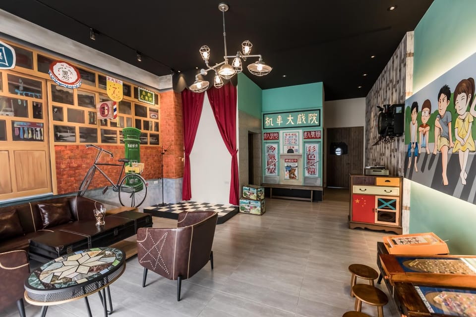 Communal lounge/ TV room, Lobby or reception, Lounge or bar, Decorative detail, On site