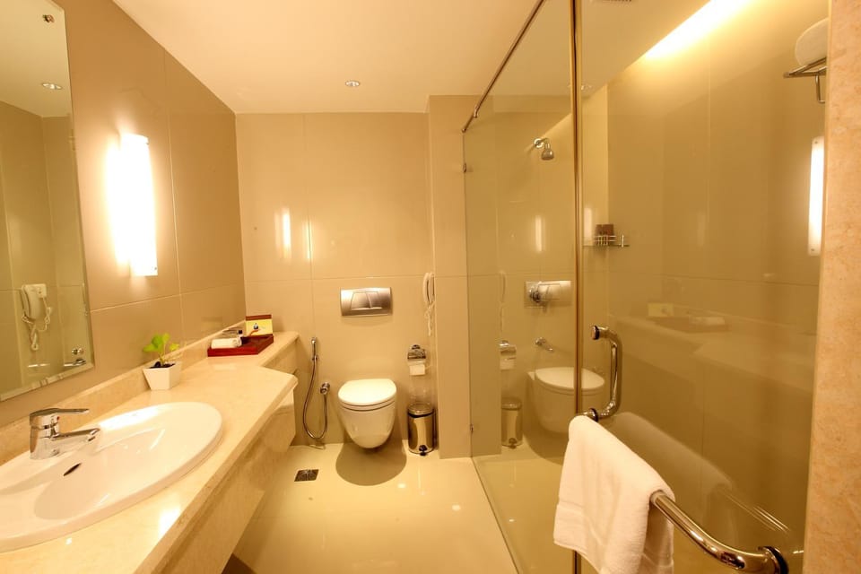 Monsoon Empress Kochi Hotel in Kochi