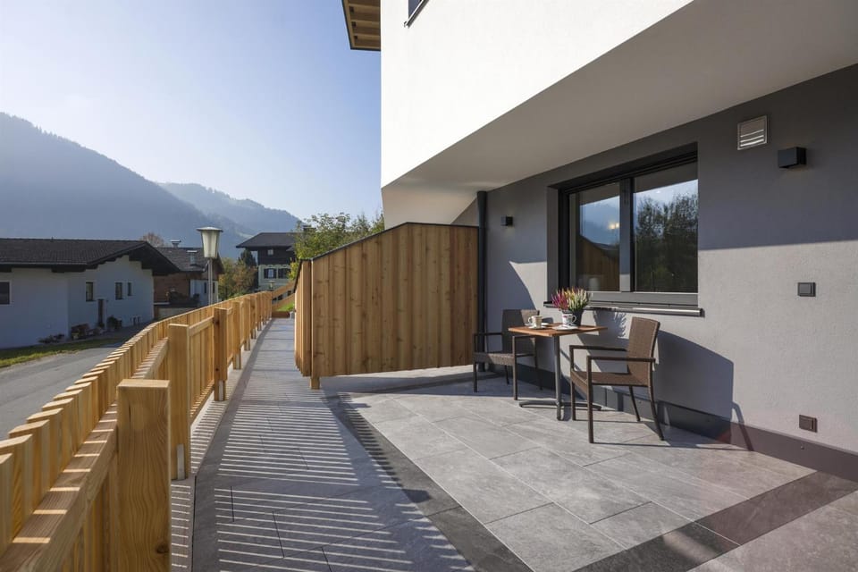 Property building, Day, Balcony/Terrace, Dining area