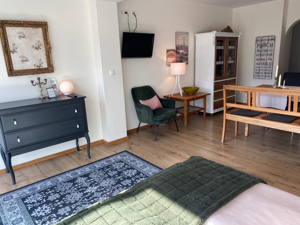 Seating area, Bedroom
