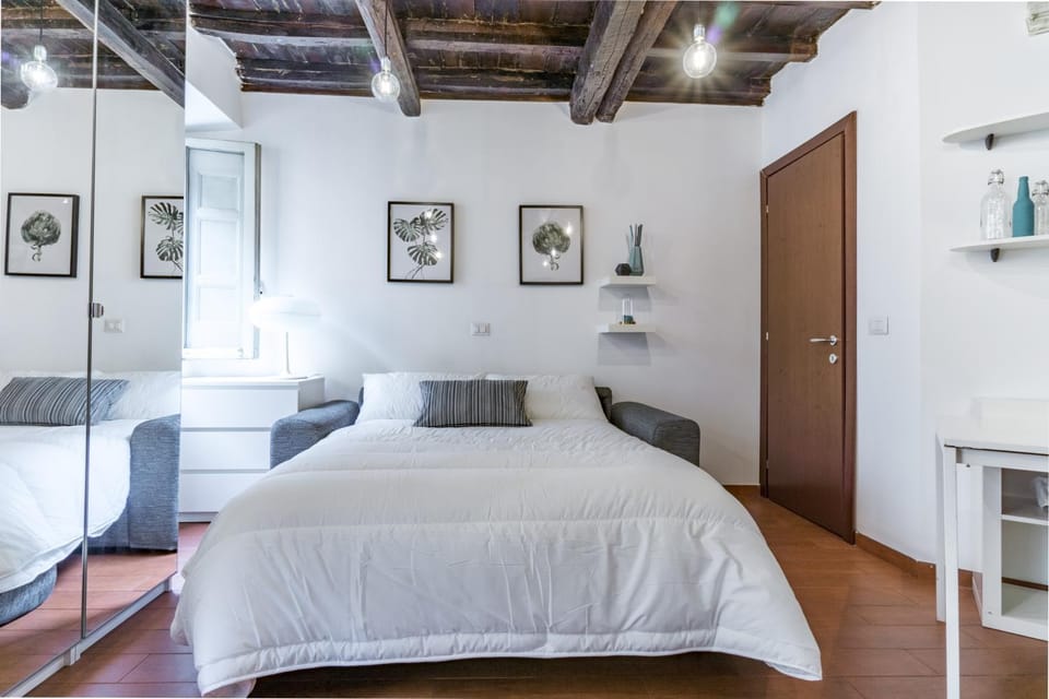 Bed, Other, Photo of the whole room, Decorative detail