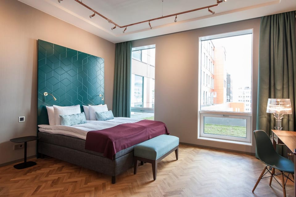 Bed, Photo of the whole room, Seating area, Bedroom