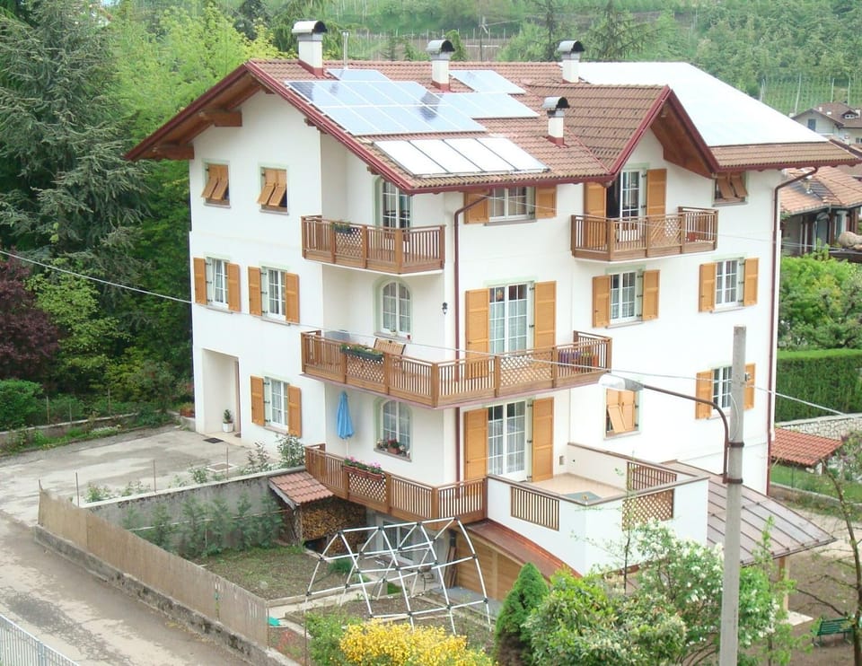 Facade/entrance, Internal: Not applicable to any particular room