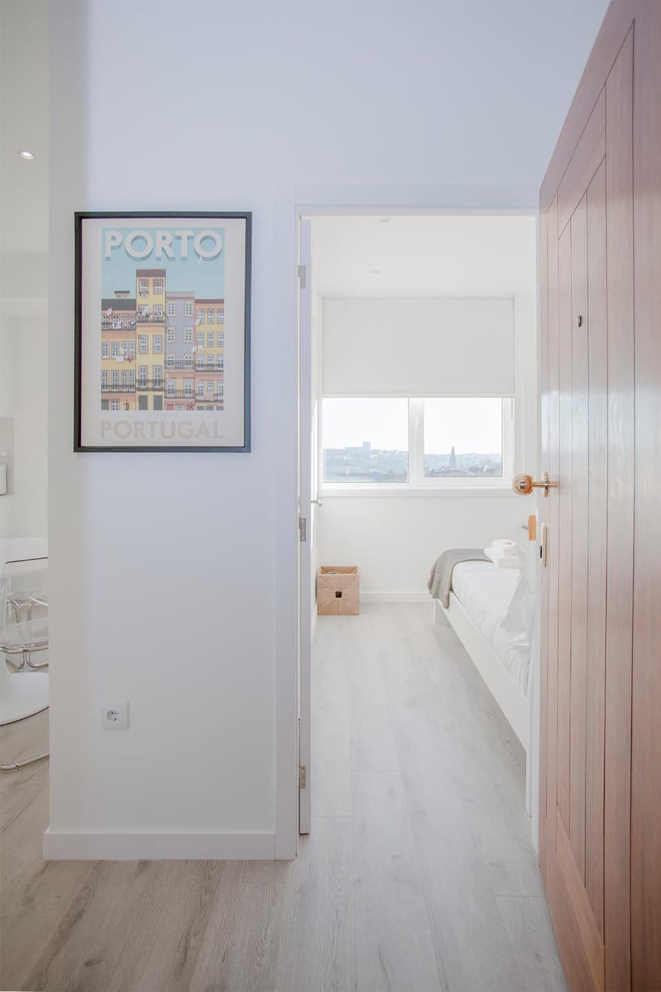 Property building, Bed, Decorative detail, Bedroom