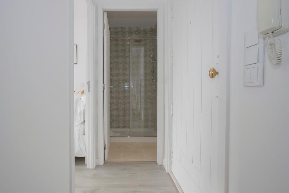 Shower, Bathroom, Area and facilities