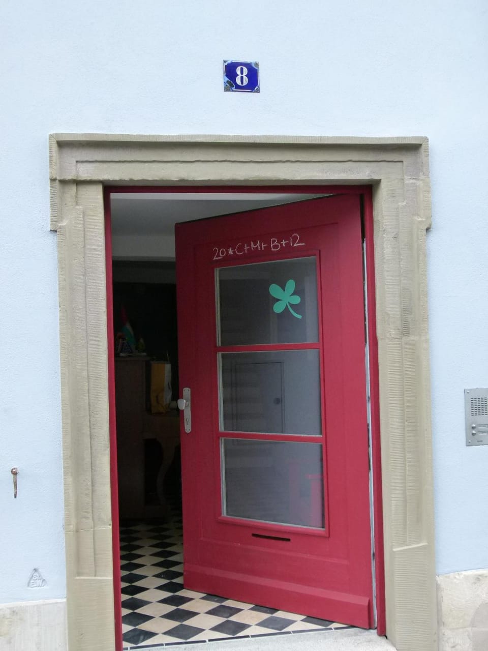 Facade/entrance