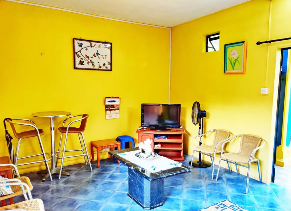 Communal lounge/ TV room