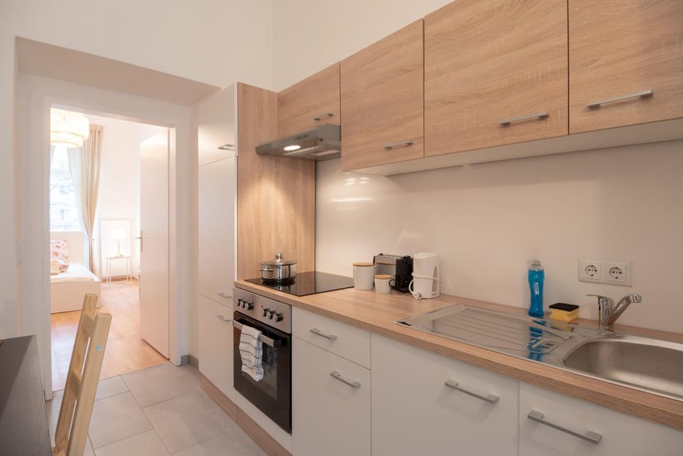 Coffee/tea facilities, Kitchen or kitchenette, Dining area