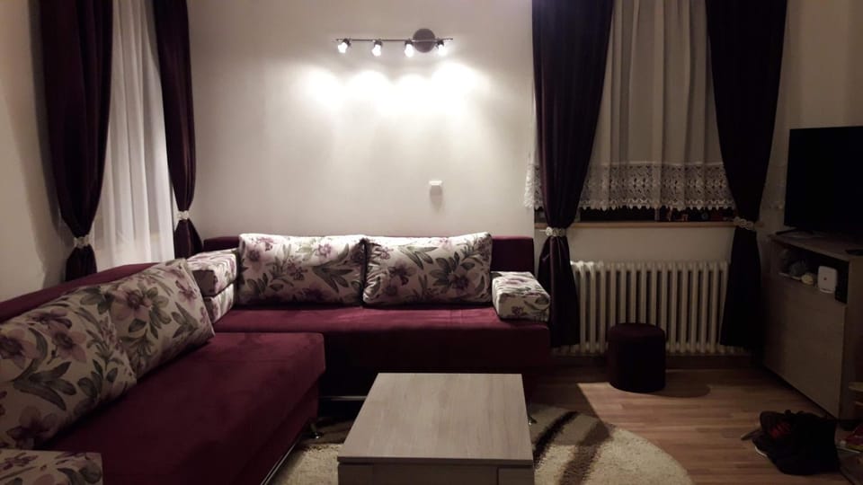 Bed, Living room, Decorative detail